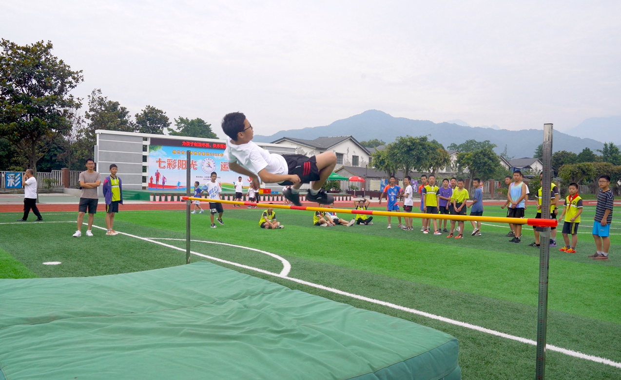1655206482563633.jpg 跳高-4.jpg